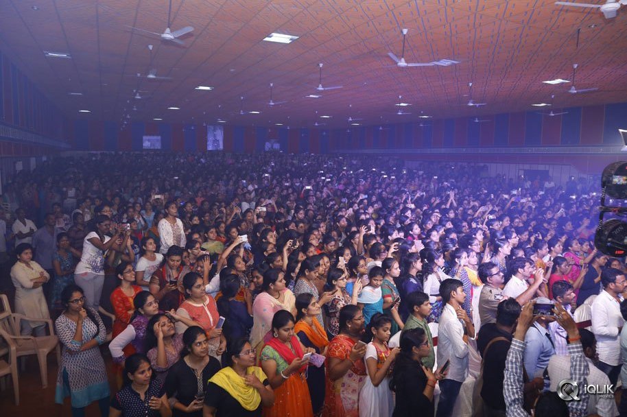 Yuddham-Sharanam-Team-at-Eluru-And-Bhimavaram-Colleges